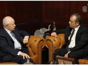 سعادة الدكتور طلال أبوغزاله ومدير عام المركز الوطني للبحوث الزراعية الدكتور نزار حداد.