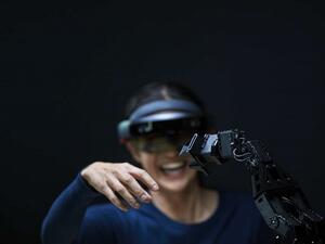 أعرب 48٪ من مستخدمي تقنيات الذكاء الإصطناعي والواقع الافتراضي عن رغبتهم في تصميم شخصية الكترونية  تحاكيهم  بشكل متكامل، بحيث يمكنهم التواجد في مكانين في وقت واحد.