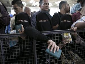 Gaza residents wait at the Rafah border crossing to enter into Egypt on June 30, 2016. (AFP/Said Khatib)
