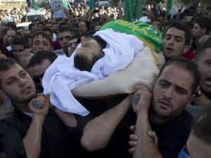 تشييع جثمان احد القتلى الثلاث/أ.ف.ب