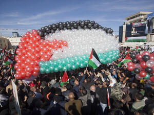 فلسطينيون يحتفلون بعودة الرئيس محمود عباس من الامم المتحدة/أ.ف.ب