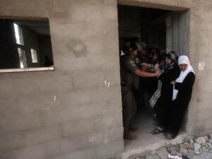 جنود اسرائيليون يخلون بالقوة منزلين لعائلات فلسطينية في قرية حارس بالقرب من نابلس.7/11/أ.ف.ب