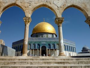 Jordanian Christian artist Nezam Neema spent a year and a half working on a six-ton replica of the Dome of the Rock mosque. (Shutterstock)