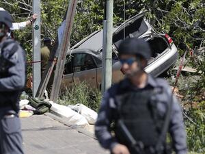 Israeli security forces gather at the site of a car ramming attack outside the Israeli settlement of Ofra, north of the Palestinian city of Ramallah, on April 6, 2017. (AFP/Abbas Momani)