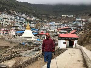 Jarah Al-Hawamdeh climbed Mount Everest to assist his old UNRWA school in Jabal Al-Joufeh, Amman and which faces great financial difficulties due to a drastic cuts in funding. (Photo via Facebook)