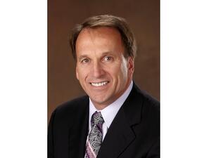 فِل غاندير، رئيس خدمات استشارات الصفقات في EY الشرق الأوسط وشمال إفريقيا