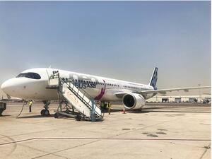 تقوم الطائرة المسجلة برقم MSN7877 والمزودة بمحركات CFMLEAP-1A برحلتها التجريبية للحصول على شهادات المطابقة والاعتماد وفقاً لوكالة سلامة الطيران الأوروبية.