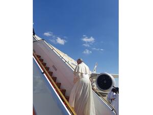 أتمّ طاقم الطائرة استعدادات مكثفة لهذه الرحلة الخاصة، بما في ذلك اجتماعات التخطيط التشغيلي وجلسات إطلاع الفريق وحضور حلقات تدريب خاصة على أجهزة المحاكاة.