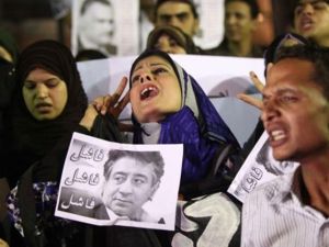 Egyptian opposition activists shout slogans during a protest in front the Syndicate of Journalists in downtown Cairo on November 29, 2010 