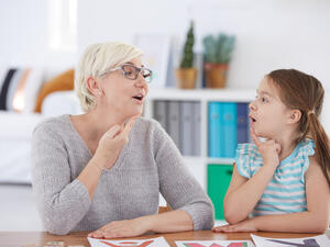 التأتأة هي إطالة أو تكرار بعض الكلمات أو المقاطع الصوتية التي تصدر من الطفل
