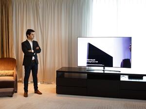 تتميز أجهزة تلفزيون QLED من سامسونج لعام 2018 بالعديد من الميزات المصممة لتلبية احتياجات المستهلكين لتحسين جودة الصورة، ترقية الديكور المنزلي، توفير المزيد من الراحة، وتعزيز الاتصال والمشاركة. 