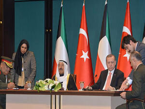 Emir of Kuwait Sheikh Sabah Al-Sabah and Turkish President Recep Tayyip Erdogan during the signing ceremony in Ankara. (QNA)
