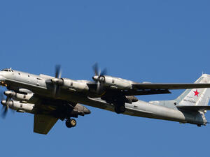 قاذفة روسية استراتيجية بعيدة المدى من طراز "تو-95" 