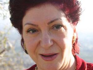 الفنانة السورية ثناء دبسي