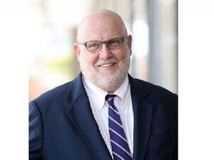 السيد ريتشارد دالاس، المدير العام الأول للملكية الخاصة في جلف كابيتال