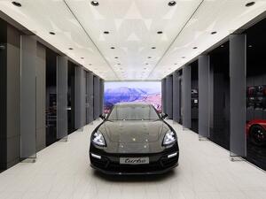 يغطّي استديو بورشه مساحة تزيد عن ‎309 أمتار مربّعة وهو يمتاز بموقع إستراتيجي في منطقة سوليدير للتسوّق في بيروت 