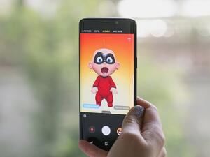 تتيح الرموز التعبيرية بتقنية الواقع المعزز والتي تم إطلاقها للمرة الأولى في هاتفي Galaxy S9 وGalaxy S9+.