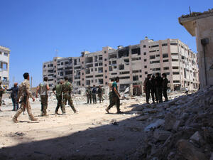 وسائل الإعلام الروسية والأجنبية تقوم بتصوير عمليات توزيع المساعدات الإنسانية الروسية على سكان حلب