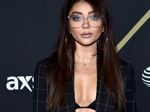 Sarah Hyland is back in hospital (Source: sarahhyland / Instagram )