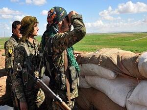 SDF fighters advance towards Manbij, Syria (AFP)