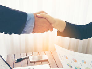 Alizz Islamic Bank offers Shari’ah-compliant banking solutions using Islamic contracts. (Shutterstock)