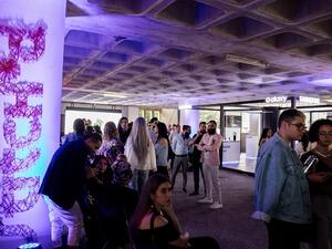 24 مشاركاً ومشاركة يقدمون رؤيتهم للعباية العصرية.