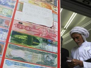 Foreigners working in Saudi Arabia sent home SR10.77 billion ($2.87 billion) in February 2017, 15 percent less than the same time last year. (AFP/Khaled Desouki)