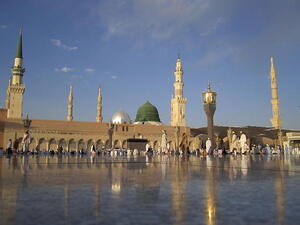 The Prophet's Mosque, or Al-Masjid an-Nabawi (Source: Wikimedia/Wurzelgnohm)