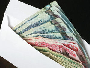 ترتب على ارتفاع حجم الودائع غير المستغلة من قبل البنوك العاملة في البحرين انخفاض أسعار الفائدة إلى أدنى مستوى لها، مع عدم وجود أوعية استثمارية آمنة لاستيعابها