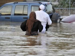 lمشهد من الفيضانات في شوارع جدة