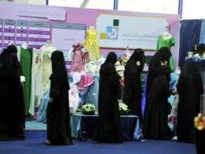 سعوديات في متجر البسة/ارشيف