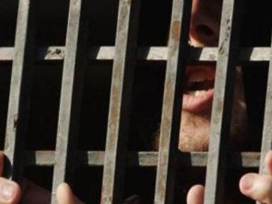  النزلاء المتهمين أوقفوا لتورطهم في قضايا تشكيل عصابات