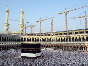 Construction cranes behind Mecca's Grand Mosque, 2008. (AFP/Khaled Desouki)