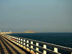 The King Fahd Causeway linking Bahrain and Saudi Arabia. (Wajahat Mahmood/Flickr)
