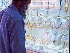 The caption under the original Instagram post read, "This man should be looking only at other street cleaners." (Instagram)