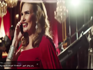 Yousra talks to Hisham in the Vodafone TV commercial. (YouTube)