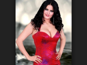 Just days after naked selfies were leaked from Sama el Masry's mobile phone, she's now dishing out religious advice to her fans. (Screenshot)