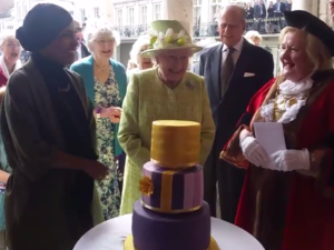 The British monarch looked happy as everyone sang happy birthday to her as she cut her orange-flavored birthday cake. (Twitter)