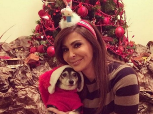 Elissa and "Lady" on Christmas day. (Al Jaras Magazine)