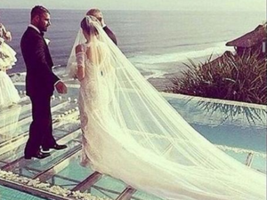 Myriam and Dany on their wedding day. (www.arabiaweddings.com)