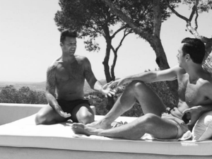 Ricky and Jwan relax on vacation in Spain. (Instagram)