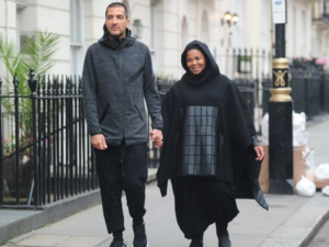 It's a black poncho, people! (Screenshot)