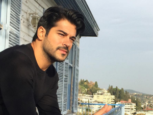 The hot shot actor attended the Hareem Al Sultan exhibition in Dubai. (Instagram)