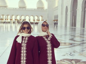 Paris and her friend at the Sheikh Zayed Grand Mosque in AD. (Instagram)