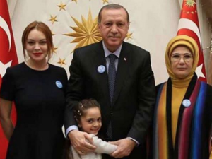 Lindsay with the Turkish President and the First Lady. (Instagram)