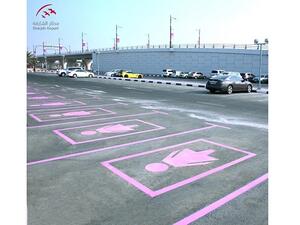 شملت المواقف التي إكتست باللون الوردي مواقف  خاصة للنساء من الموظفين والمتعاملين وكذلك مواقف المسافرين.