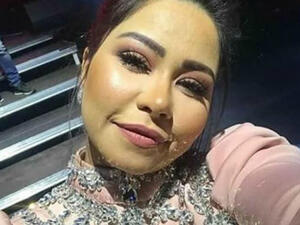 Sherine did not stay silent after witnessing the bodyguard's attempt to prevent her fan from taking a picture with her, so she kicked him with her foot as a gesture in solidarity with the fan.  (Source: @sherine_abdelwahab_ - Instagram)