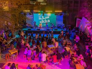 يعتبر معرض سكة الفني، المبادرة الأبرز لموسم دبي الفني، حيث يقام تحت رعاية سمو الشيخة لطيفة بنت محمد بن راشد آل مكتوم.