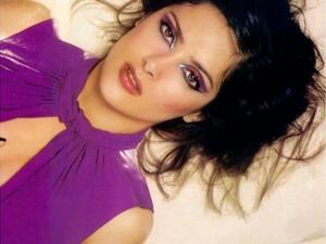 احصلي على بشرة تتمتَّع بالنقاوة والصفاء من Salma Hayek