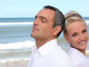 10 تصرفات تدل على أن زوجك عاشق لكِ